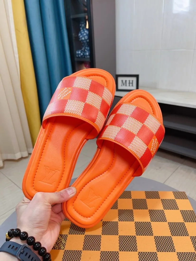 Men's shoes 💰340🌹🌹 (lv-Louis Vuitton) New men's slippers, high-end boutique, exquisite embossed logo decoration on the upper, fine workmanship, super soft soles, casual, loose and comfortable, a must-have in summer! \nsize：38-44